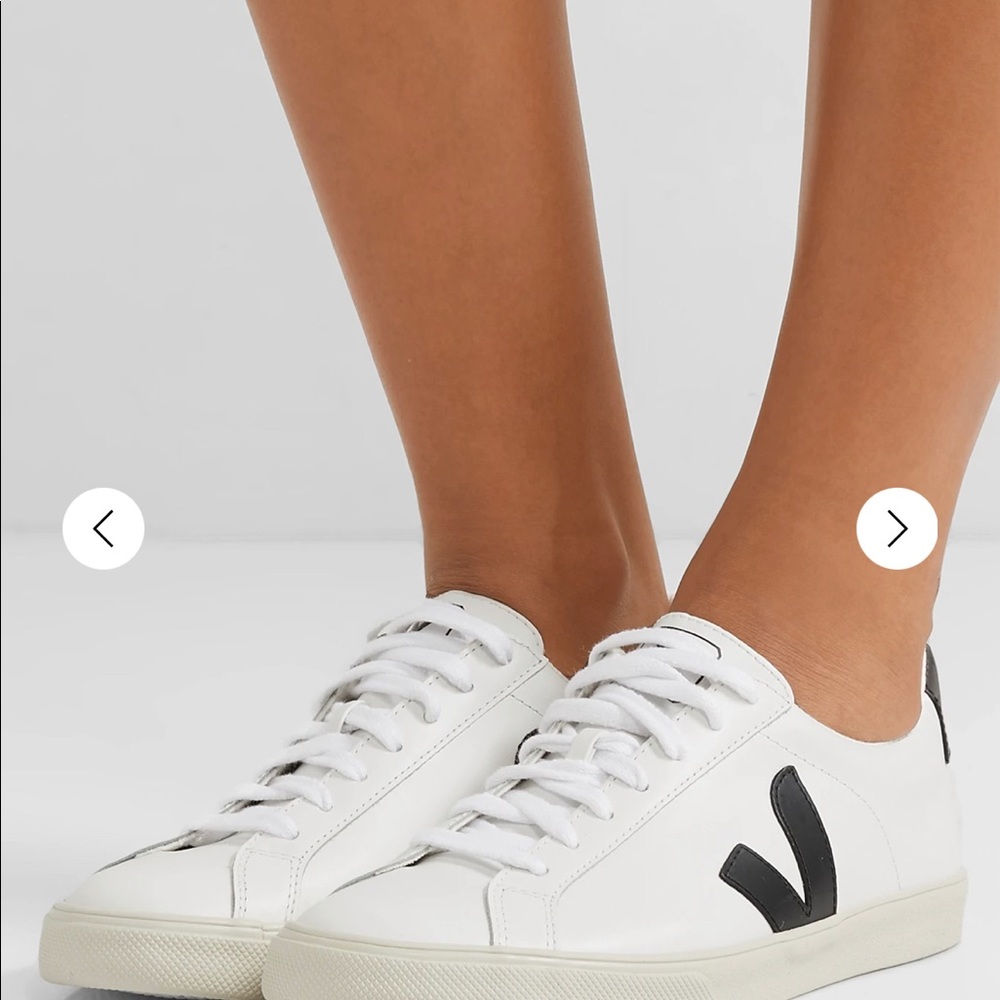 Veja sneaker barely worn